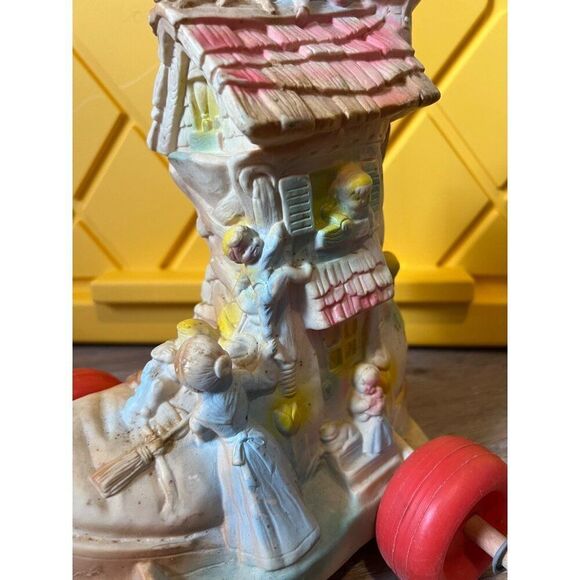 Vintage Old Woman Who Lived In A Shoe Figurine On Wheels Pull Toy - Picture 3 of 5